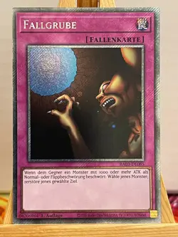 Fallgrube RA03-DE085 Platinum Secret Rare Deutsch NM YUGIOH - Image 1