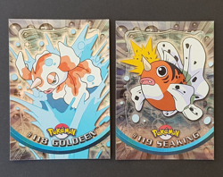 Cards Pokemon Topps Serie 1 "#118 + 119 GOLDEEN e SEAKING FOIL" (MINT - NUOVE) - Image 1