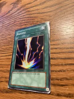 Raigeki - The Legend of Blue Eyes White Dragon (LOB) SUPER RARE - Image 4
