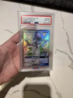 2019 POKEMON SUN & MOON HIDDEN FATES #SV59 FULL ART/MEWTWO GX PSA 10 - Image 1