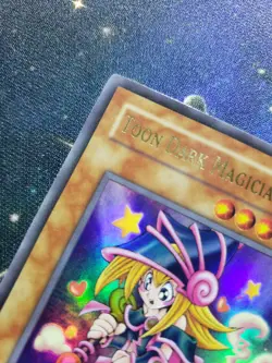 YuGiOh! Toon Dark Magician Girl - JUMP-EN010 - Ultra Rare - Promo Edition NM - Image 3