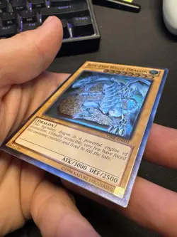 Yu-Gi-Oh! Blue-Eyes White Dragon (1st Edition) (YSKR-EN001) Ultimate Rare NM - Image 4