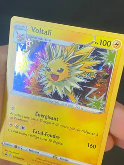 CARTE POKEMON VOLTALI SWSH094 FR HOLO EB PROMO - NM+ - Image 2