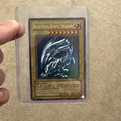 Blue-Eyes White Dragon Ultra Rare SDK-001 Lightly Played - Image 1