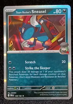 2025 POKEMON TEAM ROCKETS SNEASEL HOLO RARE 128/182 WHITE STAR - Image 2