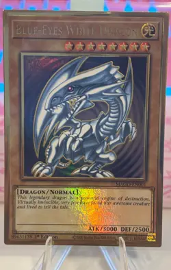 2020 YU-GI-OH MAXIMUM GOLD 1st EDITION BLUE EYES WHITE DRAGON MAGO-EN001 - Image 1