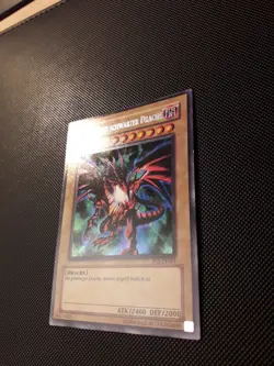 Yu-Gi-Oh! Rotaugiger schwarzer Drache, PCJ-DE001, Secret Rare, 2. Auflage, NM-EX - Image 2