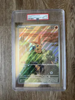2025 POKEMON SVP UNOVA VICTINI ILLUSTRATION COLLECTION JUMBO #208 VICTINI PSA 10 - Image 3