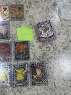 Pokemon 1999 Topps Base and Holos Lot - Image 4