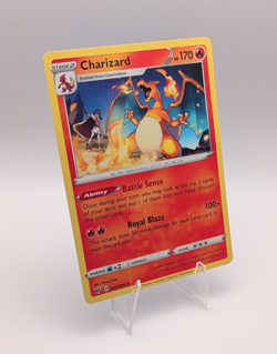 Charizard - 25/185 Normal English Vivid Voltage Pokemon Card MP - Image 1