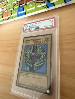 2004 DARK MAGICIAN 1st EDITION - PSA 7 - SYE-001 - YU-GI-OH! - Image 1