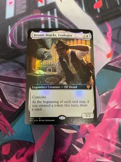 MTG - BENNIE BRACKS ZOOLOGIST - MYTHIC - EXTENDED ART - FOIL - NM - NCC - Image 1