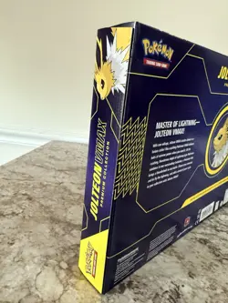Pokemon TCG Jolteon Eevee Evolution VMAX Premium Collection Box - Image 2