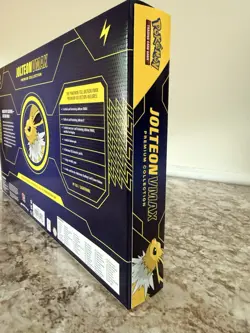 Pokemon TCG Jolteon Eevee Evolution VMAX Premium Collection Box - Image 3
