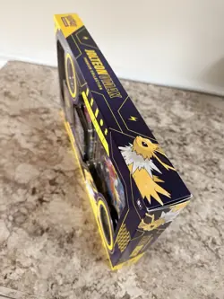 Pokemon TCG Jolteon Eevee Evolution VMAX Premium Collection Box - Image 5