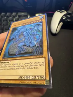 Yu-Gi-Oh! TCG Blue-Eyes White Dragon Ultimate Rare 1st Edition YSKR-EN001 - Image 2