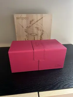 Ultimate Guard Twin Flip'n'Tray 200+ Pink (Old Color Design) - Image 1