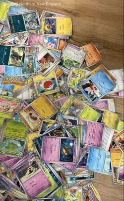 4LB Lot of Various Assorted Non Holo Pokemon Cards TCG Collectible Lunchbox Tin - Image 3