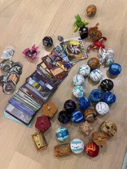 Bakugan lot: cards, BakuCores, arena - Image 1