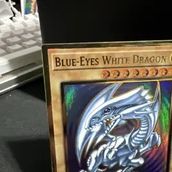 YuGiOh! Card "Blue-Eyes White Dragon" - Maximum Gold 1st Edition NM - MAGO-EN001 - Image 2