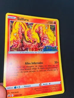 Carte Pokemon Sulfura STAFF SWSH185 HOLO PROMO EB09 Stars etincelantes AP STAMP - Image 3