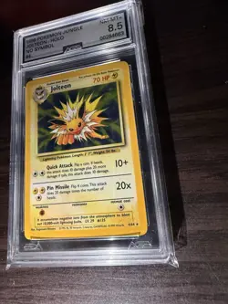 1999 Pokemon Jungle Jolteon ERROR NO SYMBOL Card 4/64 AGS 8.5 Near-Mint Mint+ - Image 4