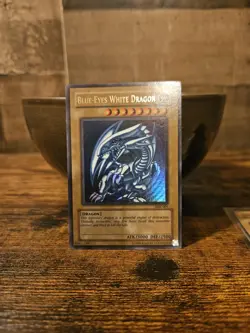 Yu-Gi-Oh TCG Blue-Eyes White Dragon Lot Ultra Rare, LOB-001, SDK-001, YSKR-EN001 - Image 2
