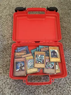 Yu-Gi-Oh! TCG Effect 31 Card Lot Blue-Eyes White Dragon Red Carrying Case - Image 1