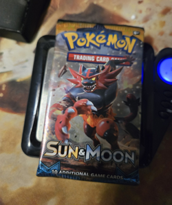 Pokemon TCG Sun & Moon Booster Pack Incineroar Art 10 Cards English 22.1 G - Image 1