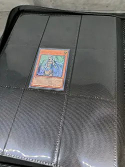 Card Guardian Premium Binder 9 Pocket with Zipper for 360 Cards, Side Loading - Image 3