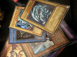 Yugioh Cards Lot Collection (Blues Eyes, Dark magician And More) Over 250+ Cards - Image 3