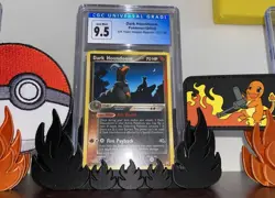 🔥 CGC GEM MINT DARK HOUNDOOM 2004 EX TEAM ROCKET RETURNS WITH POKEMON STAND 🔥 - Image 2