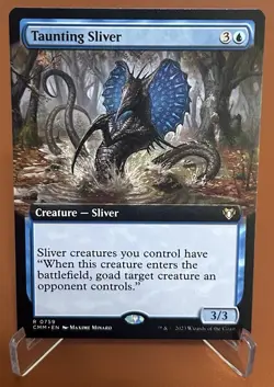 Taunting Sliver (Extended Art) Commander Masters Regular - Image 1