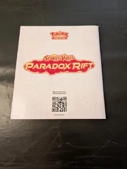 Pokemon TCG Scarlet & Violet: Paradox Rift Player's Guide ETB (Moon) - Image 2