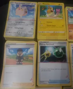 Pokemon 1,390+ Card Lot w/ Holo/Reverse Holo Plus More! - Image 2