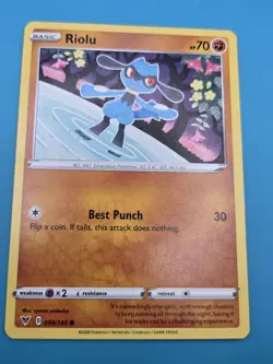 Riolu 090/185 Regular SWSH Vivid Voltage NM Pokemon card - Image 1