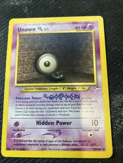 Pokemon Unown [Q] Figure Neo Destiny, Regular Card, 59/105 Mp+ - Image 1