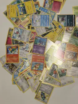 Pokemon Card lot- 850 cards and handbook. 2015-2016 era - Image 5