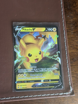1x NM/Mint Pikachu V #043/185 Vivid Voltage English Pokemon TCG Holo - Image 1