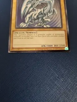 Yugioh Blue-Eyes White Dragon OP28-EN001 Ultimate Rare VLP - Image 2