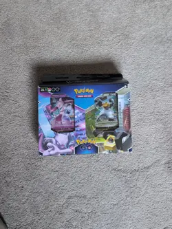 Pokemon TCG: Pokemon GO V Battle Deck - Mewtwo vs. Melmetal (290-85049) - Image 1