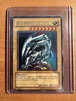 Konami Yu-Gi-Oh! Blue-Eyes White Dragon SDK-001 Ultra Rare Holographic Unlimited - Image 1