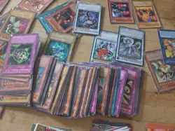 140+ Vintage 1996 YUGIOH Card Lot - Image 4