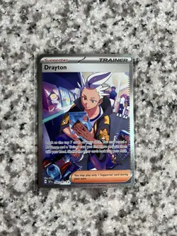 NM Pokemon TCG Surging Sparks Drayton Full Art Trainer Card 244/191 - Image 1