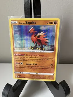 Galarian Zapdos 82/203 Evolving Skies Holo Rare Pokemon Card TCG Pokemon - Image 1