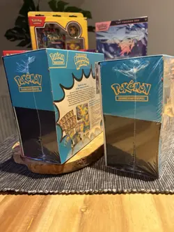 2 Stuck Pokemon ETB Top Trainer Boxen Erhabene Helden Neu OVP Sealed - Image 3