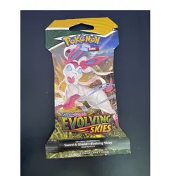 Pokemon TCG Sword & Shield Evolving Skies Sleeved Booster Pack (Sylveon) - Image 1