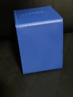 *USED* Magic: The Gathering - Guilds of Ravnica Alcove Flip/Deck Box (Izzet) - Image 4