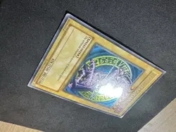 2002 Yugioh DDS-002 Dark Duel Stories Promo Dark Magician Prismatic Secret Rare - Image 3