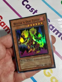 CARTA YU-GI-OH BESTIA A DUE TESTE SUPER RARA DBT-IT003 ITALIANO PROMO - Image 1